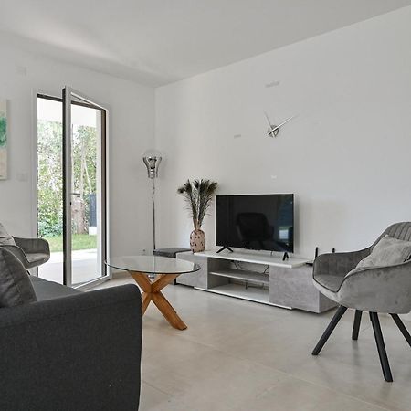T3 Neuf - C13 - Jardin-Terrasse Et Piscine - Acces Direct Plages Et Centre Village Сен-Сір-сюр-Мер Екстер'єр фото